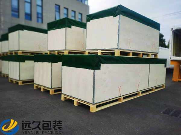 包裝木箱的頂蓋必須具有一定的防水性能